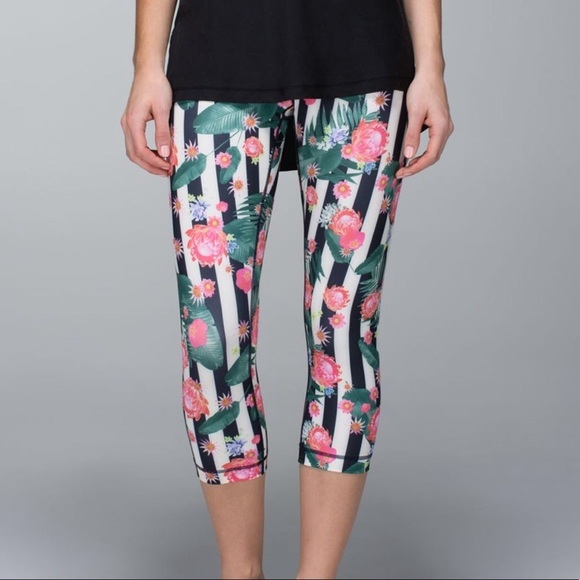 Lululemon RARE wunder under crop palm play multi. A11 - Picture 1 of 7